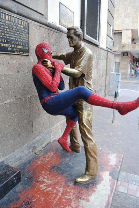 Statua y Spiderman