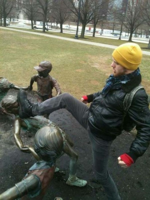 ¡Pobre estatua!