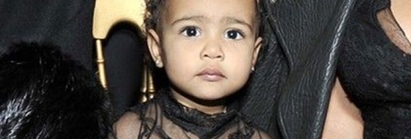 16 gestos de la pequeña North West con los que toda mujer se identificará