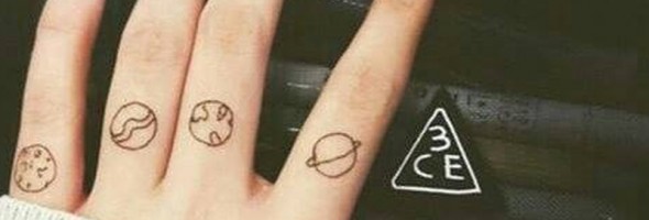 10 originales tatuajes de dedo para mujeres