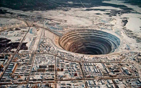 2- Mina de Diamantes de Mirny. Siberia, Rusia.