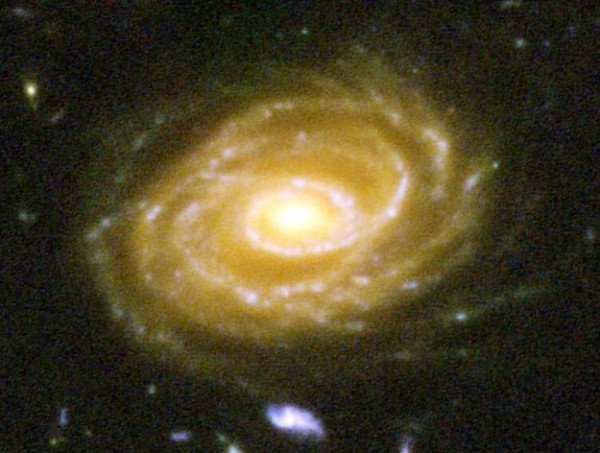 24- Esta es una de las galaxias de esa foto, UDF 423