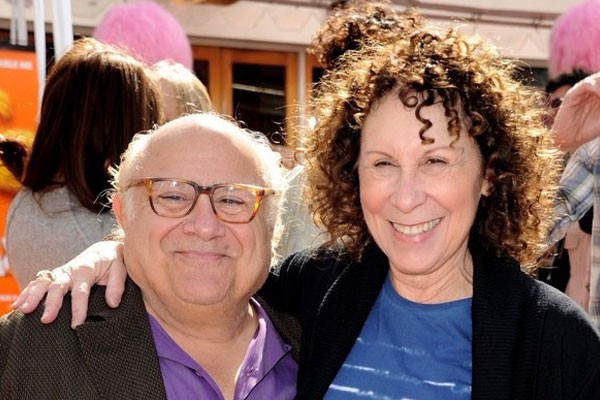 Danny DeVito y Rhea Perlman