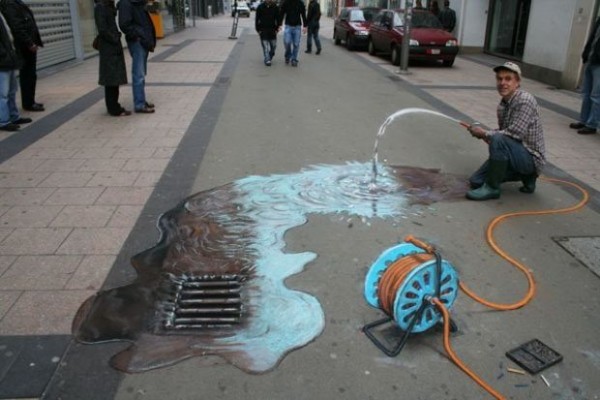 El no está desperdiciando el agua