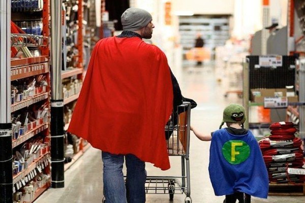 Los super héroes comprando en el supermercado