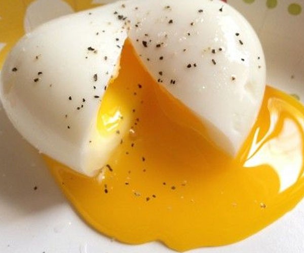 Aplicar clara de huevo en tu golpe