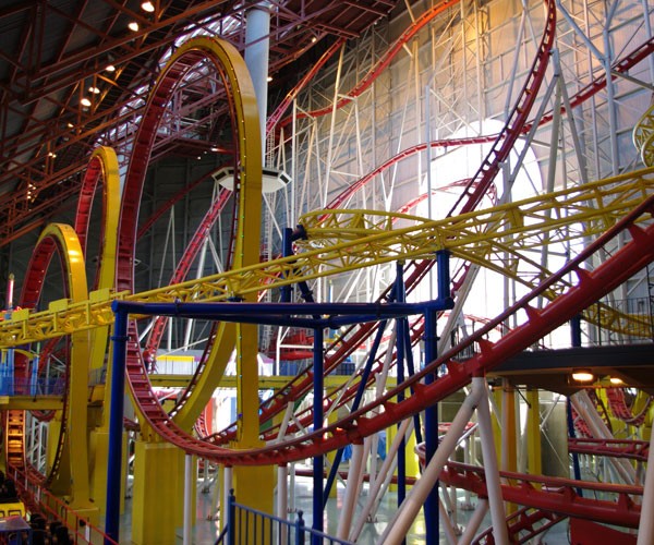 Mindbender - Galaxyland Amusement Park (Canadá)