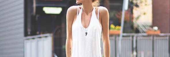 10 maneras de combinar una blusa blanca lisa