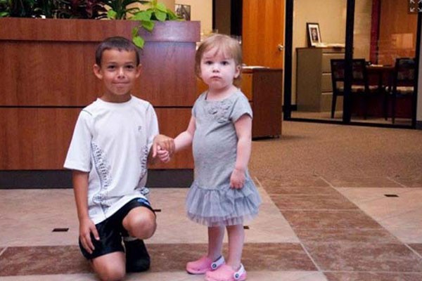 Este niño regaló su premio para un vecino con leucemia