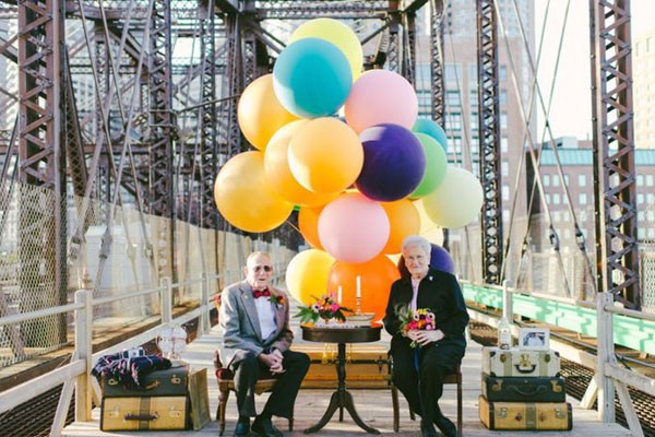 Estos adorables abuelitos celebrando un aniversario