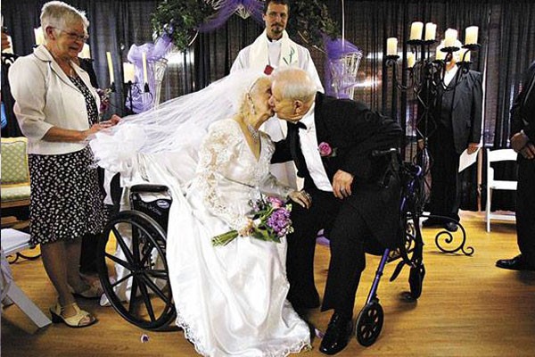 Estos enamorados celebrando otra boda