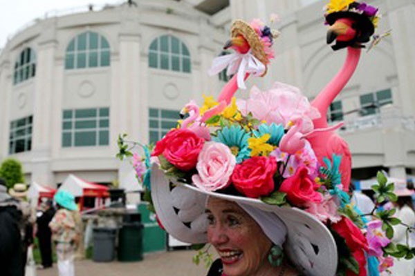 Sombrero con dos flamingos