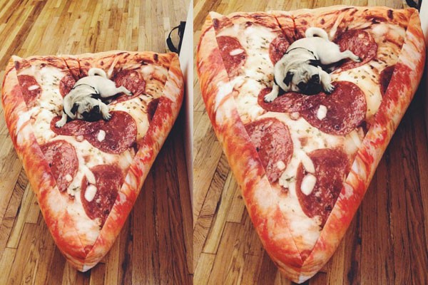 Una cama inflable de pizza