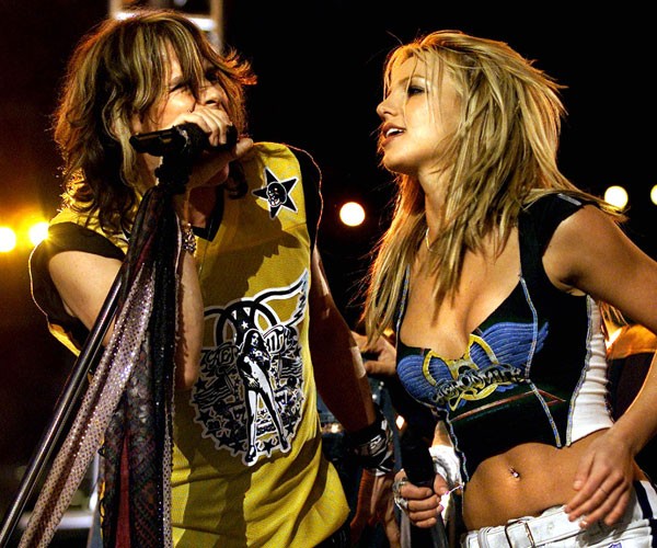 Y cuando cantó en el medio tiempo del Super Bowl junto a Aerosmith en el 2001