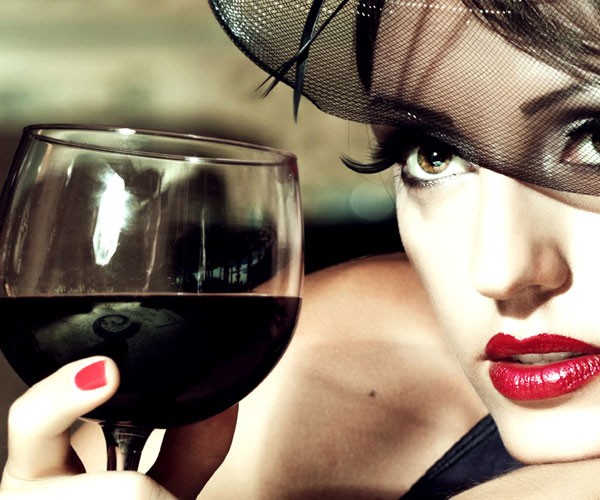 La gente que consume vino lleva una vida más sana