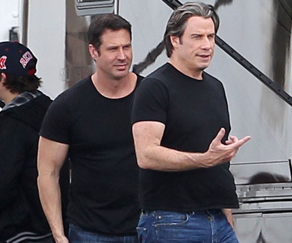 John Travolta y su gemelo