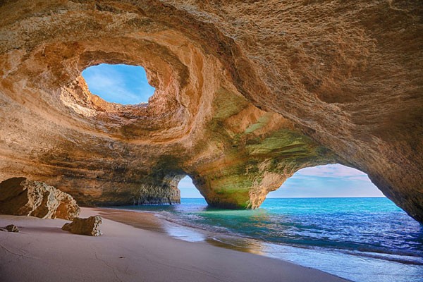 Cuevas en la ciudad de Algarve