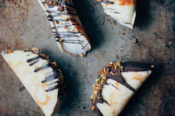 Adentro de tortillas de harina con chocolate