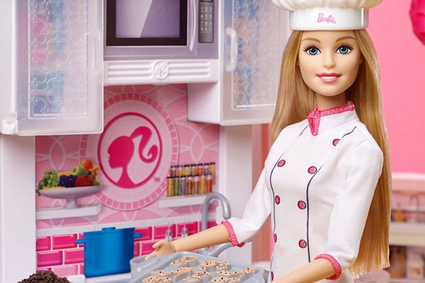 Barbie tiene más de 130 personajes y profesiones