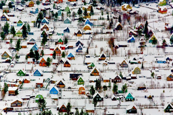 Casas de campo en invierno de Arkhángelsk, Rusia