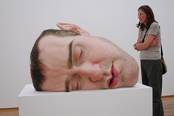 El rostro de un hombre durmiendo