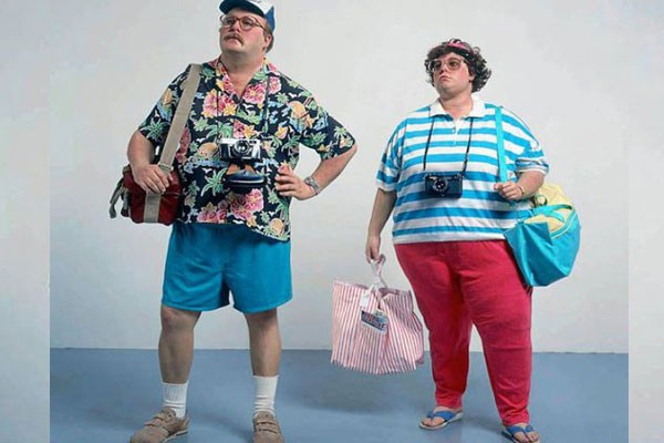 Turistas con bolsas