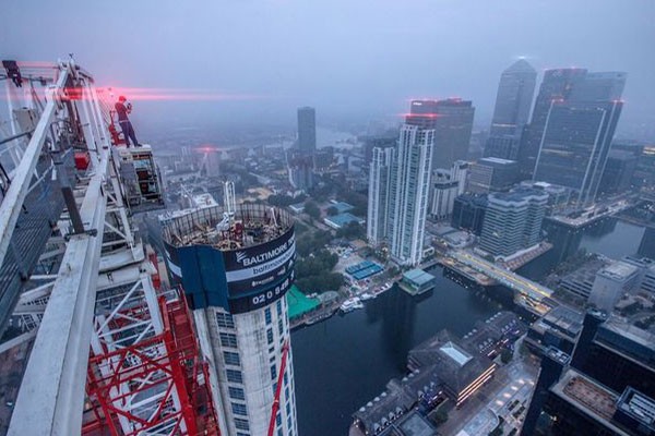 Harry Gallagher en la cima de un edificio en Londres