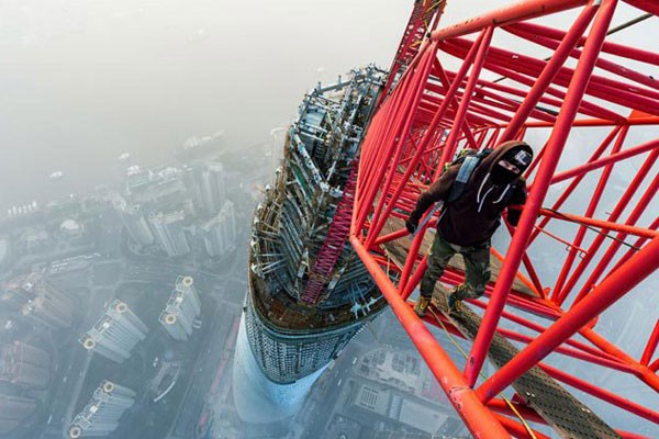 Mustang Wanted en los edificios de China