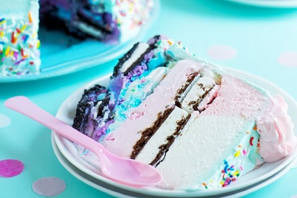 Pastel de helado con helado
