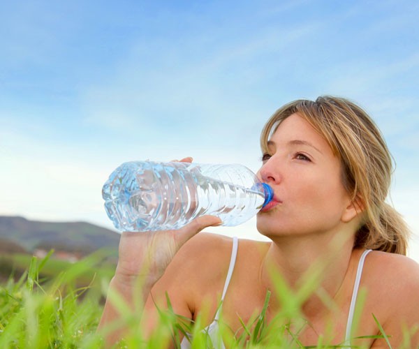 Consejo 2: Bebe cuanta agua te permita tu cuerpo