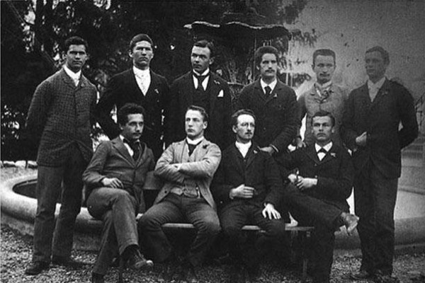 El famoso bigote de Einstein
