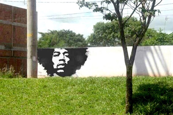 Jimmy Hendrix en la pared