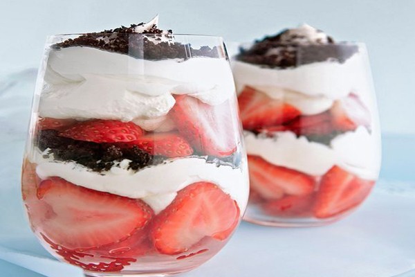 Parfaits de Oreo y frutas