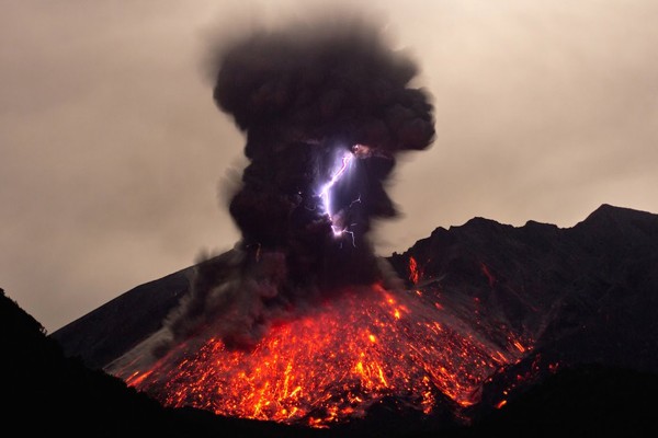 Rayos volcánicos