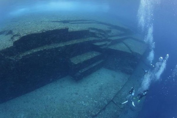 Estructuras de Yonaguni