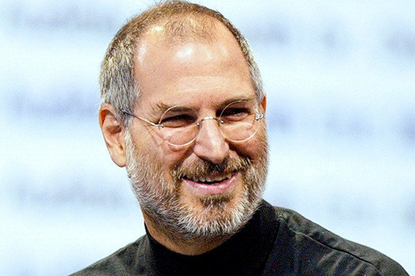 Steve Jobs mojaba sus pies en el inodoro