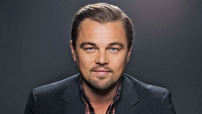 Leonardo Dicaprio casi vive un accidente de avión