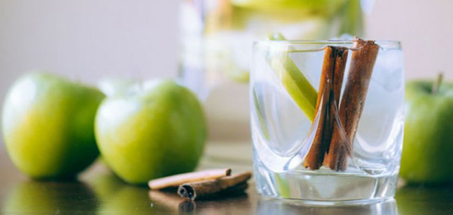3. Agua de canela y manzana