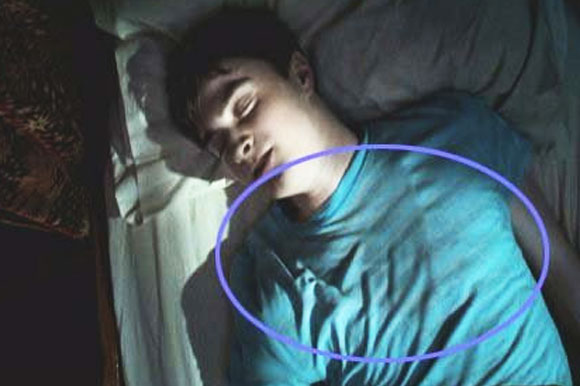 11. ¿Harry duerme con camisetas diferentes?