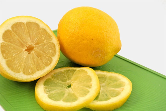 ¿Qué otras propiedades tiene el limón y el bicarbonato para la salud?