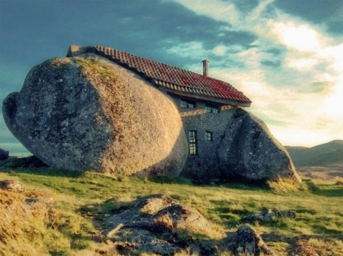 1. Fafe, una casa entre piedras