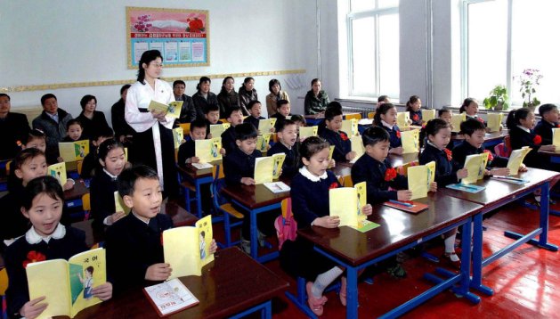 Todas las mañanas en las escuelas de Corea del Norte
