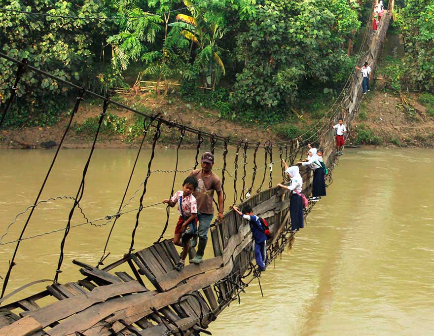 El puente colgante de Lebak, Indonesia