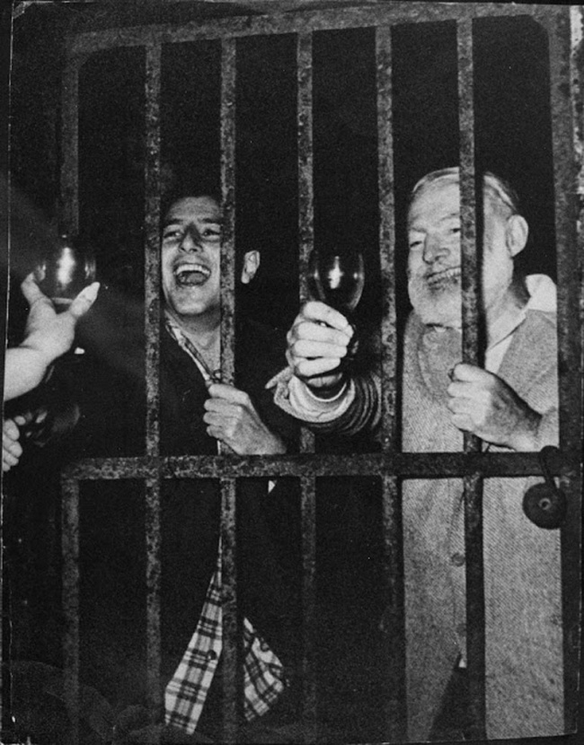 La fiesta continúa en prisión con Hemingway