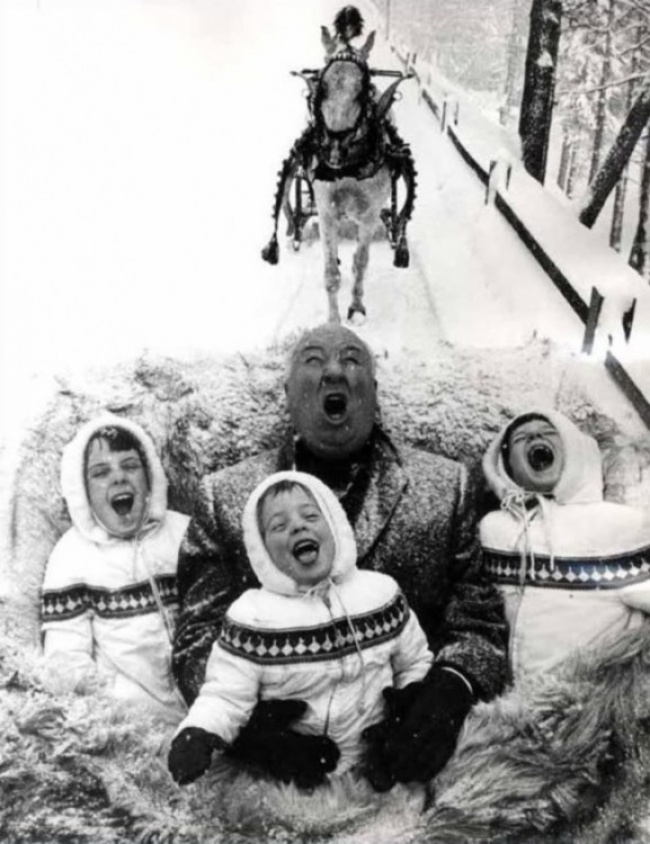 Alfred Hitchcock jugando con sus nietos