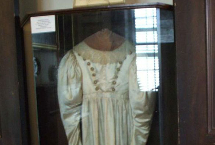 El vestido de novia de Anne Baker