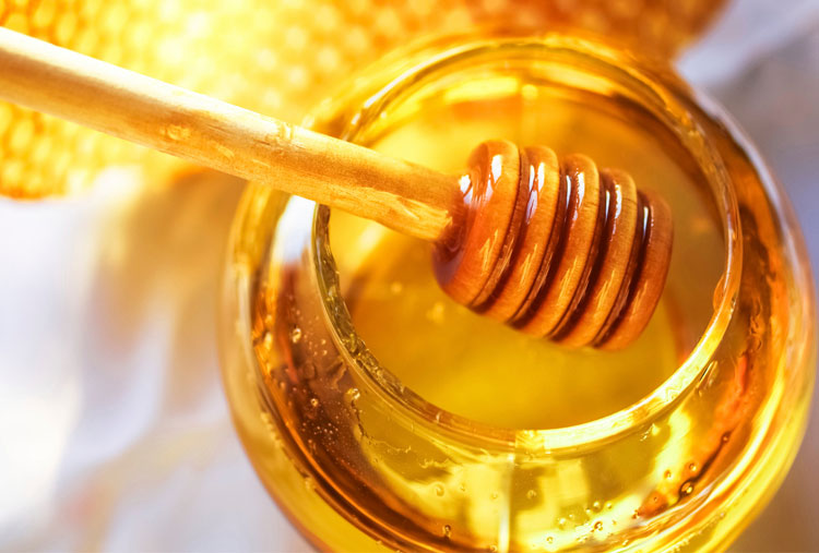 Lava tu rostro con miel