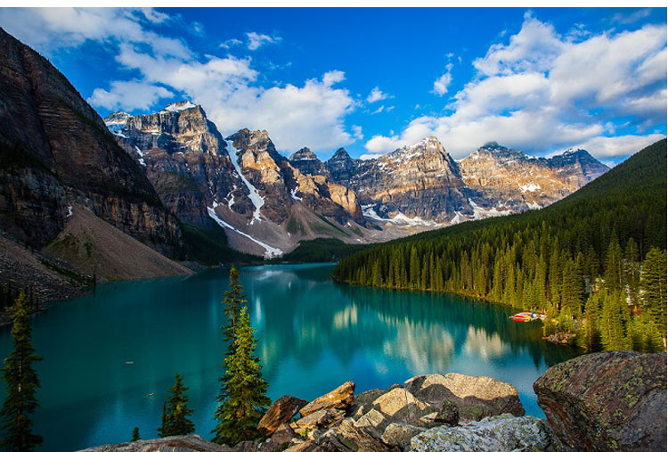 Lago Moraine y el Valle de los Diez Picos