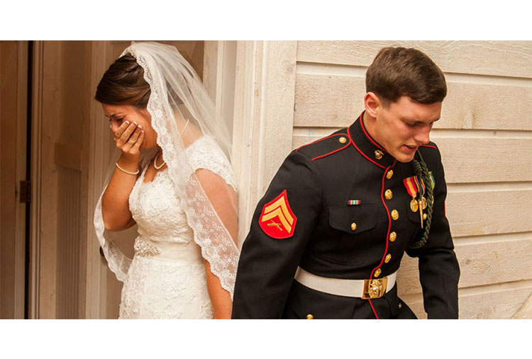 Que el novio vea a la novia antes de la ceremonia o que esta se mire al espejo