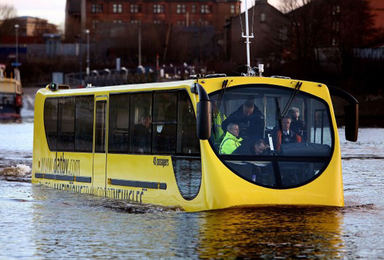 Autobús anfibio